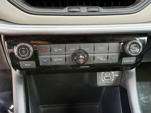 Used 2025 Jeep Compass Limited AWD/4WD image 17