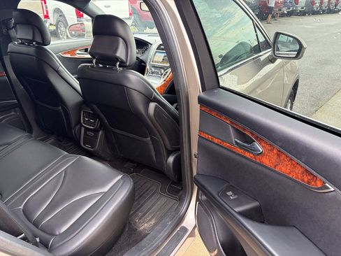 Used 2018 Lincoln MKX Select w/ Select Plus Package AWD/4WD image 17