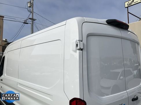 Used 2022 Ford E-Transit Medium Roof image 62