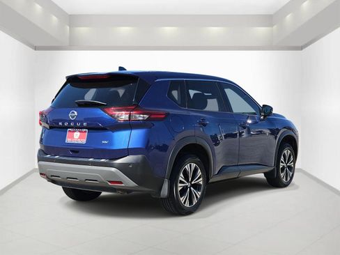 Used 2021 Nissan Rogue SV image 4