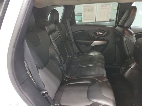 Used 2018 Jeep Cherokee Latitude Plus image 20