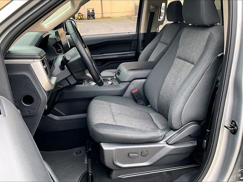 Used 2024 Ford Expedition Max XLT image 39