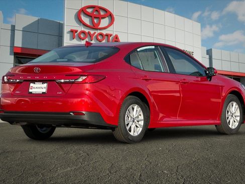 Used 2026 Toyota Camry LE image 3