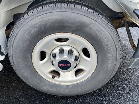 Used 2020 GMC Savana 2500 w/ Driver Convenience Package image 9