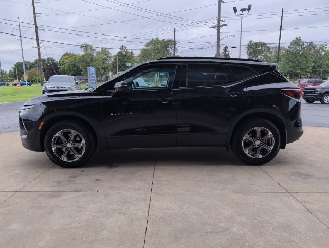 Used 2024 Chevrolet Blazer LT w/ Sound & Technology Package FWD image 6