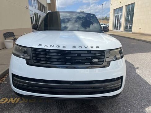 Used 2025 Land Rover Range Rover SE image 2