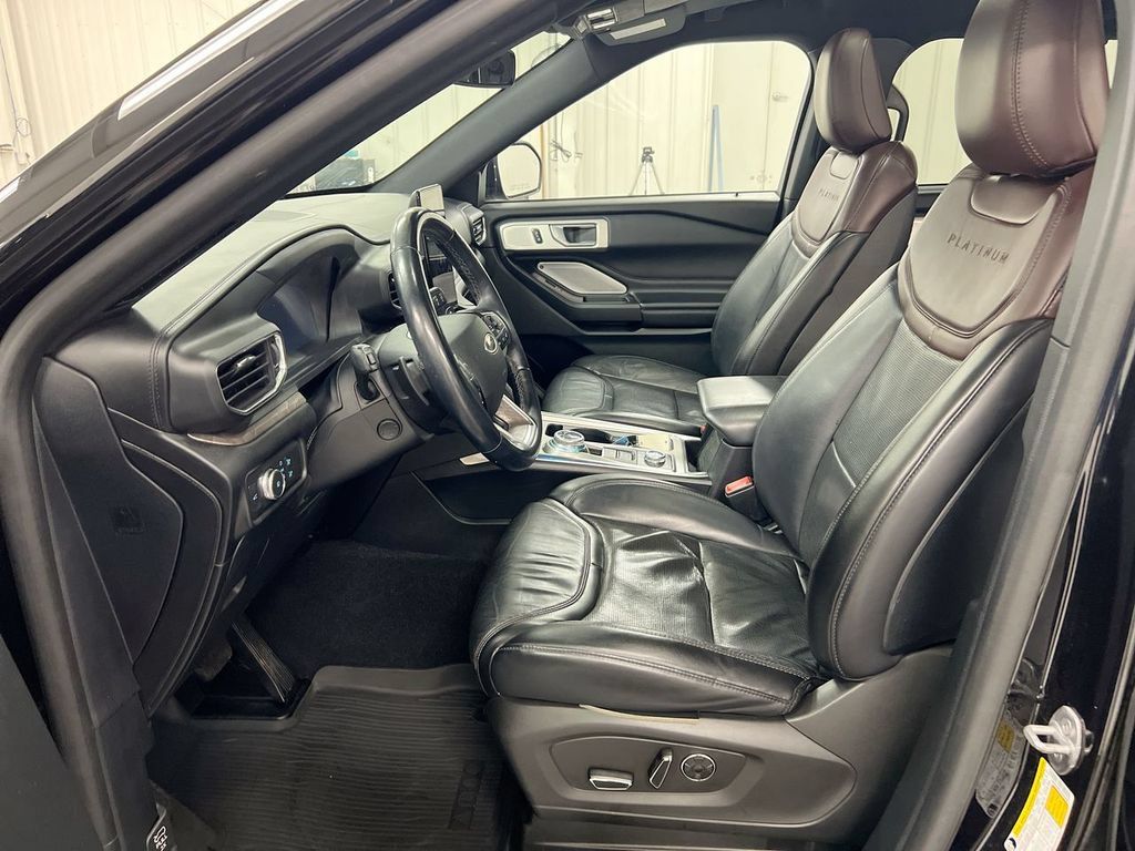 Used 2020 Ford Explorer Platinum w/ Premium Technology Package AWD/4WD image 20