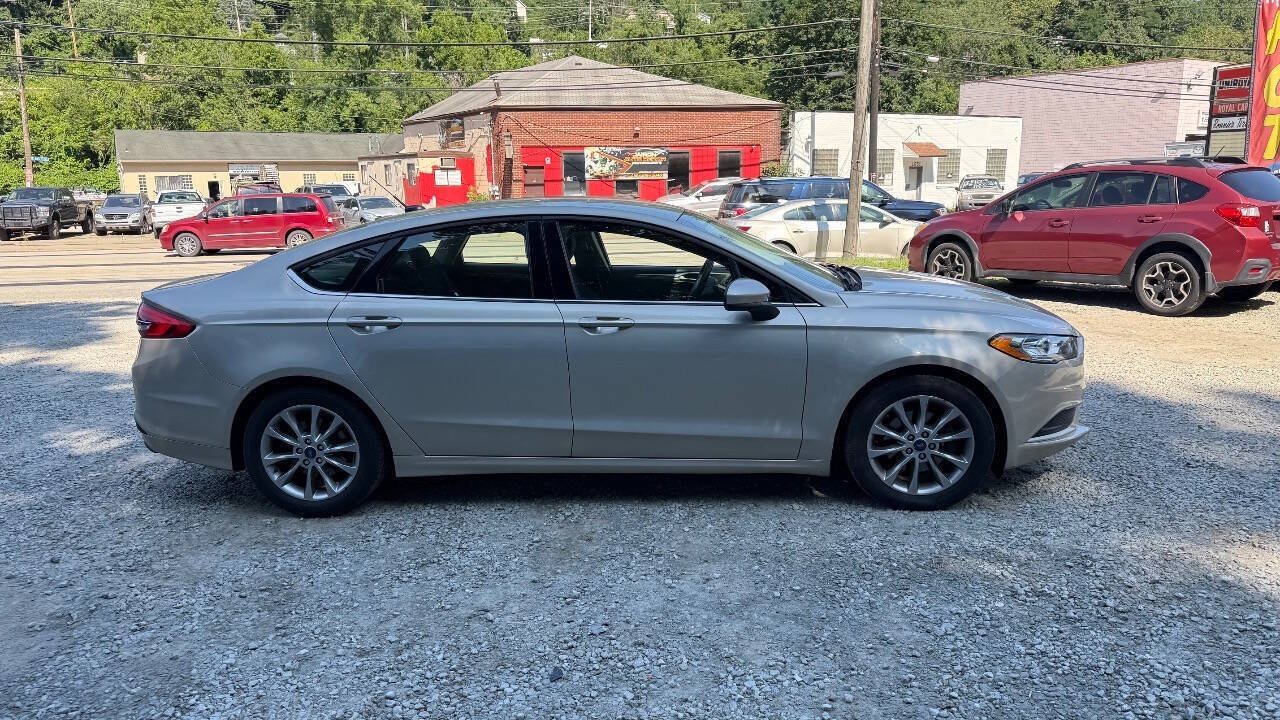 Used 2017 Ford Fusion SE w/ Fusion SE Technology Package FWD image 6