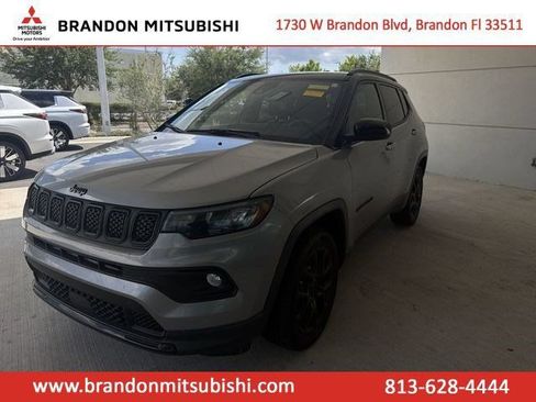 Used 2023 Jeep Compass Latitude w/ Sun and Sound Group AWD/4WD image 1