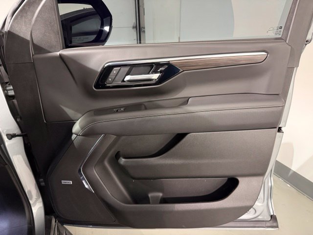 Used 2025 Chevrolet Tahoe Premier AWD/4WD image 32