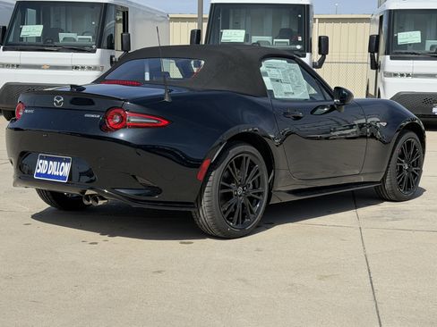 New 2026 MAZDA MX-5 Miata Club w/ Appearance Package RWD image 4