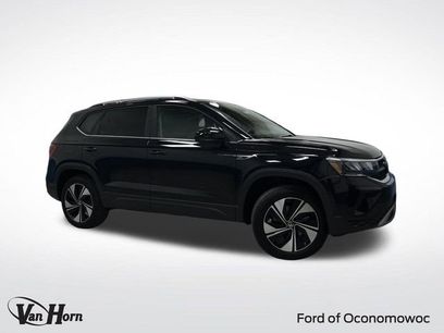 Used 2024 Volkswagen Taos SE w/ Panoramic Sunroof Package