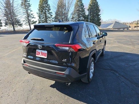 Used 2022 Toyota RAV4 LE image 6