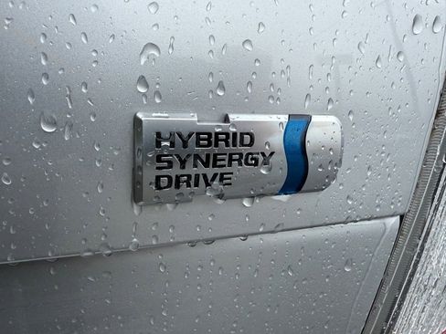 Used 2015 Toyota Prius Five w/ Advanced Technology Package image 9