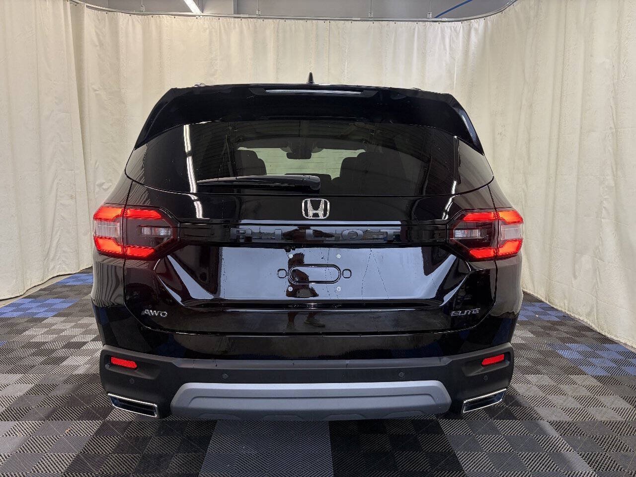 Used 2025 Honda Pilot Elite image 7
