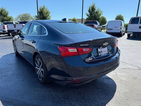 Used 2017 Chevrolet Malibu LT w/ Leather Package FWD image 5