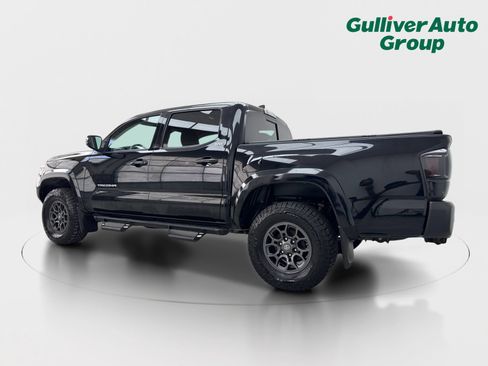 Used 2018 Toyota Tacoma SR5 AWD/4WD image 4