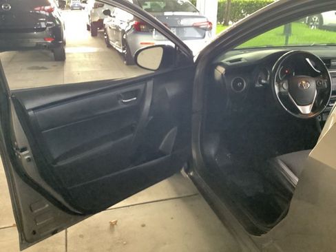 Used 2019 Toyota Corolla SE FWD image 12