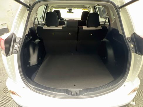 Used 2018 Toyota RAV4 XLE FWD image 33