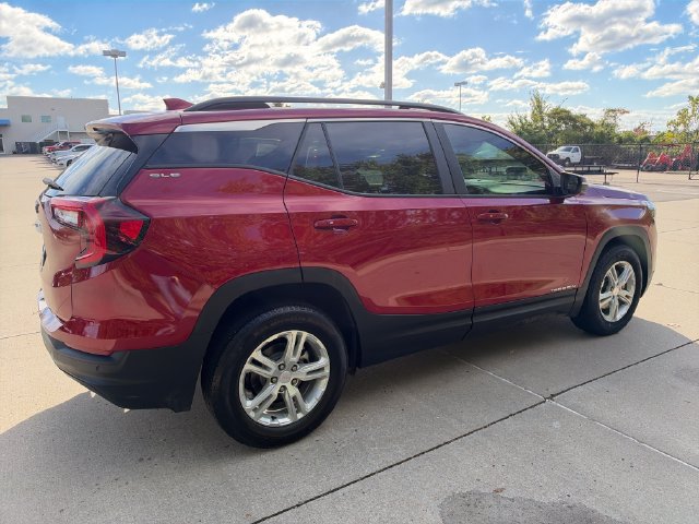 Used 2024 GMC Terrain SLE w/ Driver Convenience Package FWD image 5