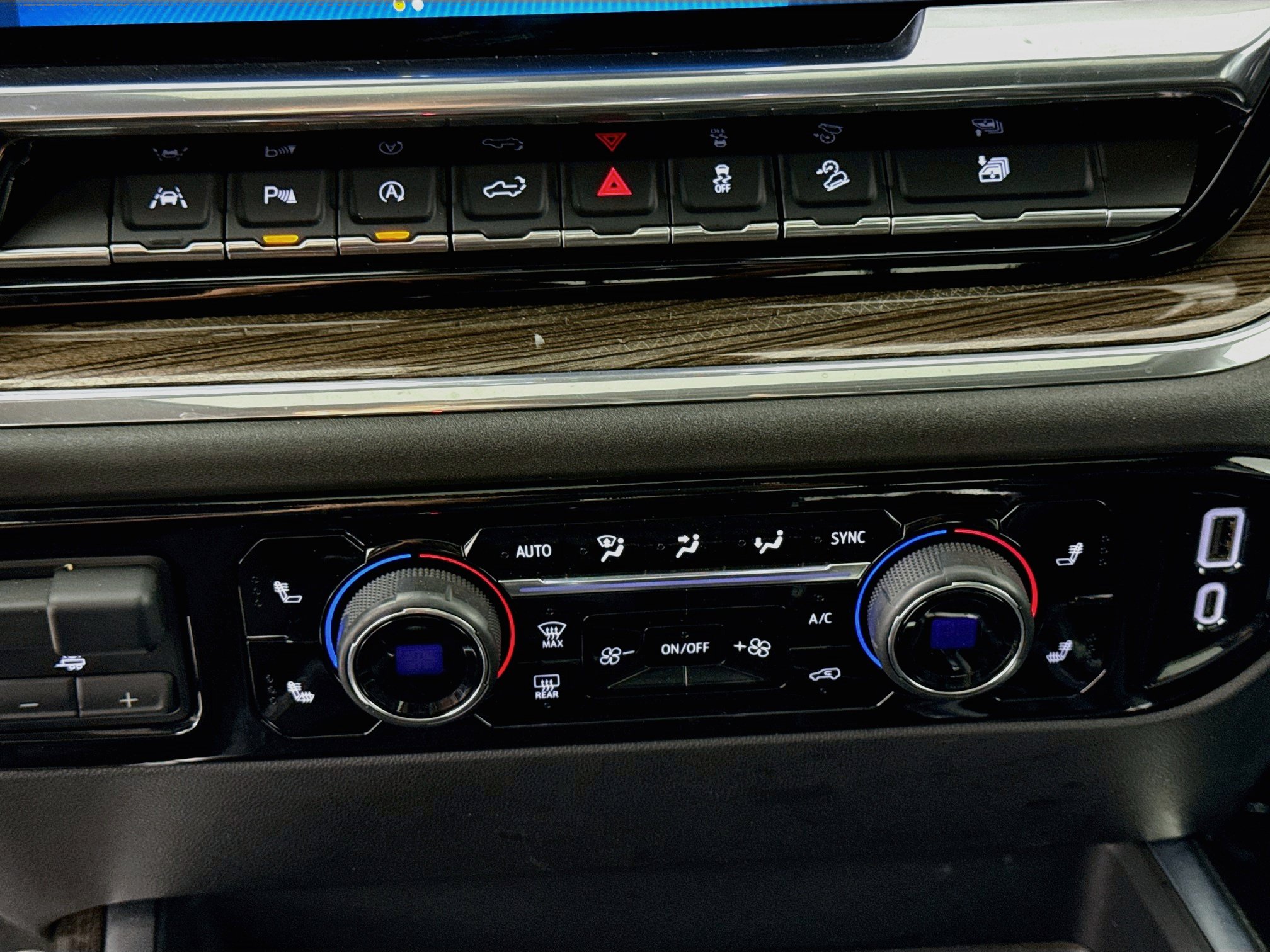 Used 2024 Chevrolet Silverado 1500 RST AWD/4WD image 18