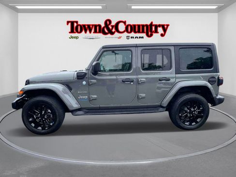 Certified 2022 Jeep Wrangler Unlimited Sahara w/ Cold Weather Group AWD/4WD image 8