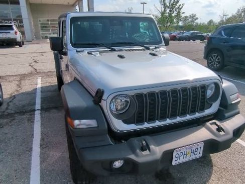 Used 2024 Jeep Wrangler Unlimited Sport AWD/4WD image 4
