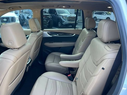 Used 2025 Cadillac XT6 Premium Luxury w/ Platinum Package FWD image 14