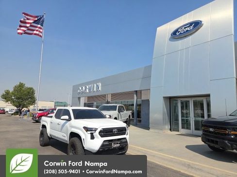 Used 2025 Toyota Tacoma SR5 AWD/4WD image 2