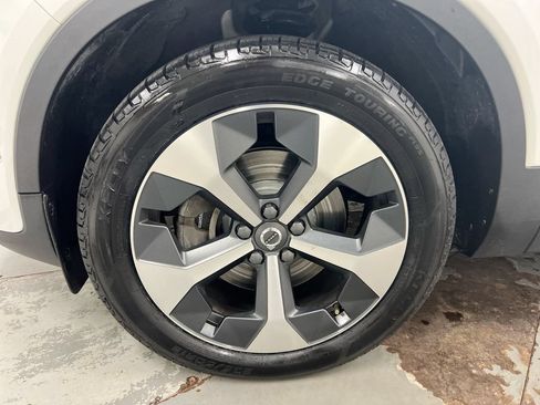 Used 2023 Volvo XC40 B4 Ultimate FWD image 27