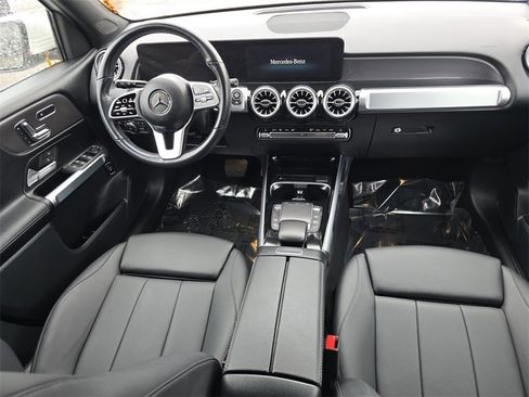 Used 2023 Mercedes-Benz GLB 250 4MATIC w/ Premium Package image 24