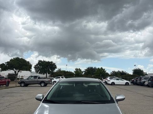 Used 2025 Toyota Corolla LE FWD image 3