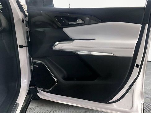 Used 2024 Chevrolet Traverse RS image 31