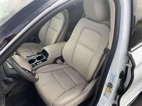 Used 2024 Lincoln Corsair AWD image 19