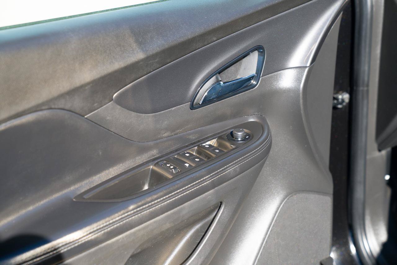 Used 2021 Buick Encore Preferred AWD/4WD image 18