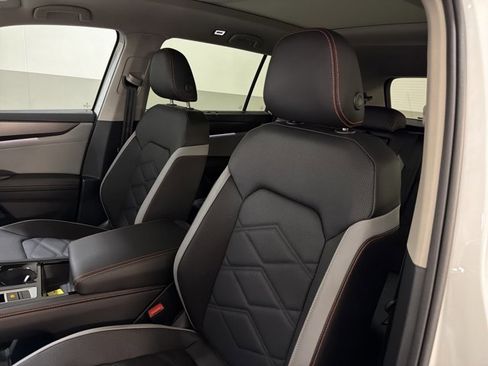 Certified 2026 Volkswagen Atlas Peak Edition image 14