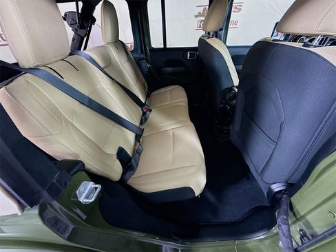 Used 2020 Jeep Wrangler Unlimited Sahara image 29