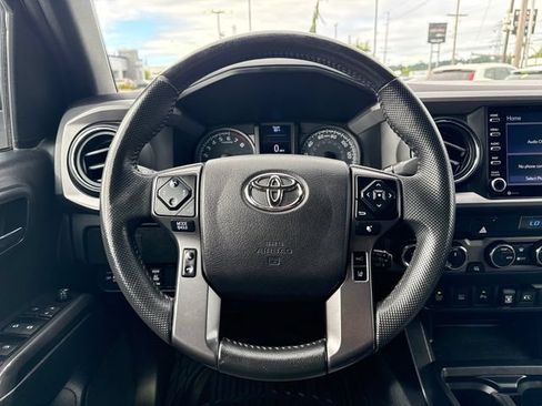 Used 2021 Toyota Tacoma TRD Off-Road w/ Technology Package AWD/4WD image 18