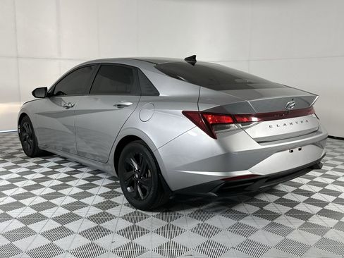 Used 2022 Hyundai Elantra SEL FWD image 6