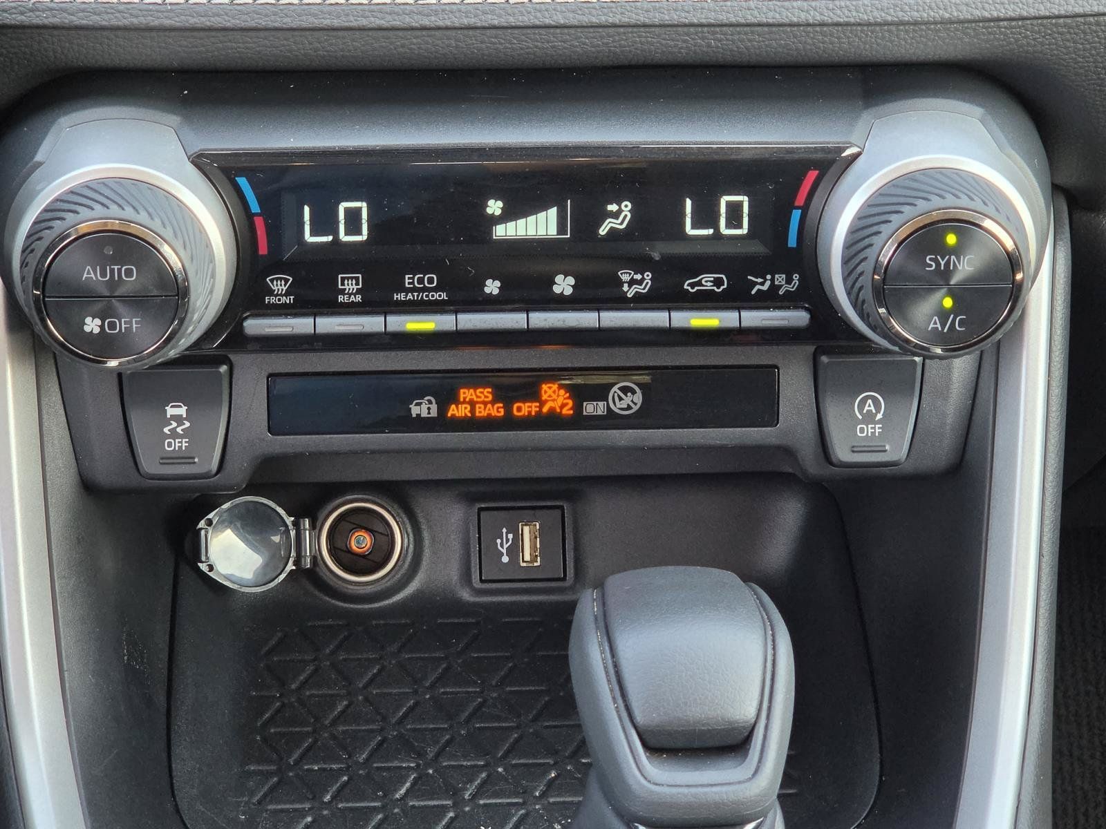 Used 2024 Toyota RAV4 XLE FWD image 14