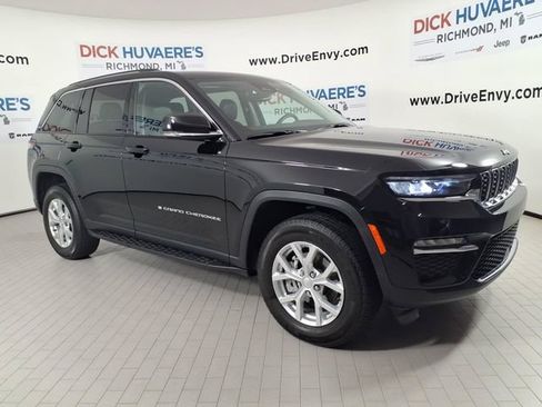 Used 2023 Jeep Grand Cherokee Limited AWD/4WD image 3