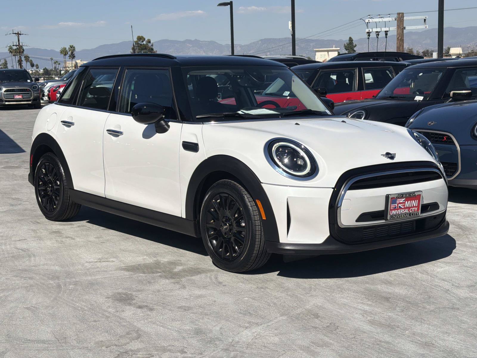 Used 2024 MINI Cooper 4-Door Hardtop FWD image 1