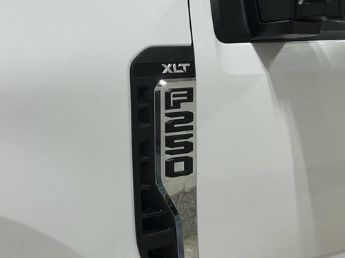New 2026 Ford F250 XLT w/ FX4 Off-Road Package AWD/4WD image 29
