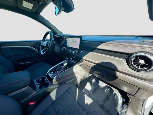 Used 2025 Chevrolet Colorado Z71 w/ Midnight Edition image 27