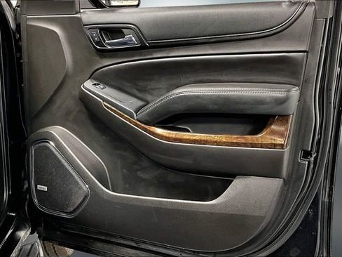 Used 2017 Chevrolet Suburban LT image 28