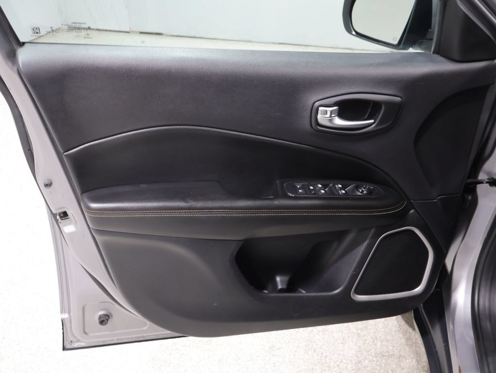 Used 2018 Jeep Compass Latitude AWD/4WD image 12
