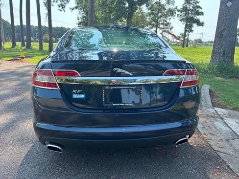 Used 2010 Jaguar XF Luxury RWD image 4
