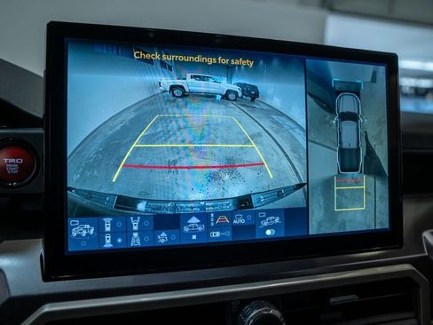 Certified 2025 Toyota Tacoma TRD Off-Road image 32