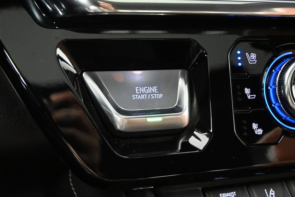 Used 2025 GMC Sierra 3500 Denali Ultimate AWD/4WD image 31