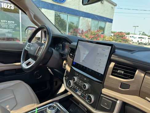 Used 2024 Ford Expedition Max Limited RWD image 11